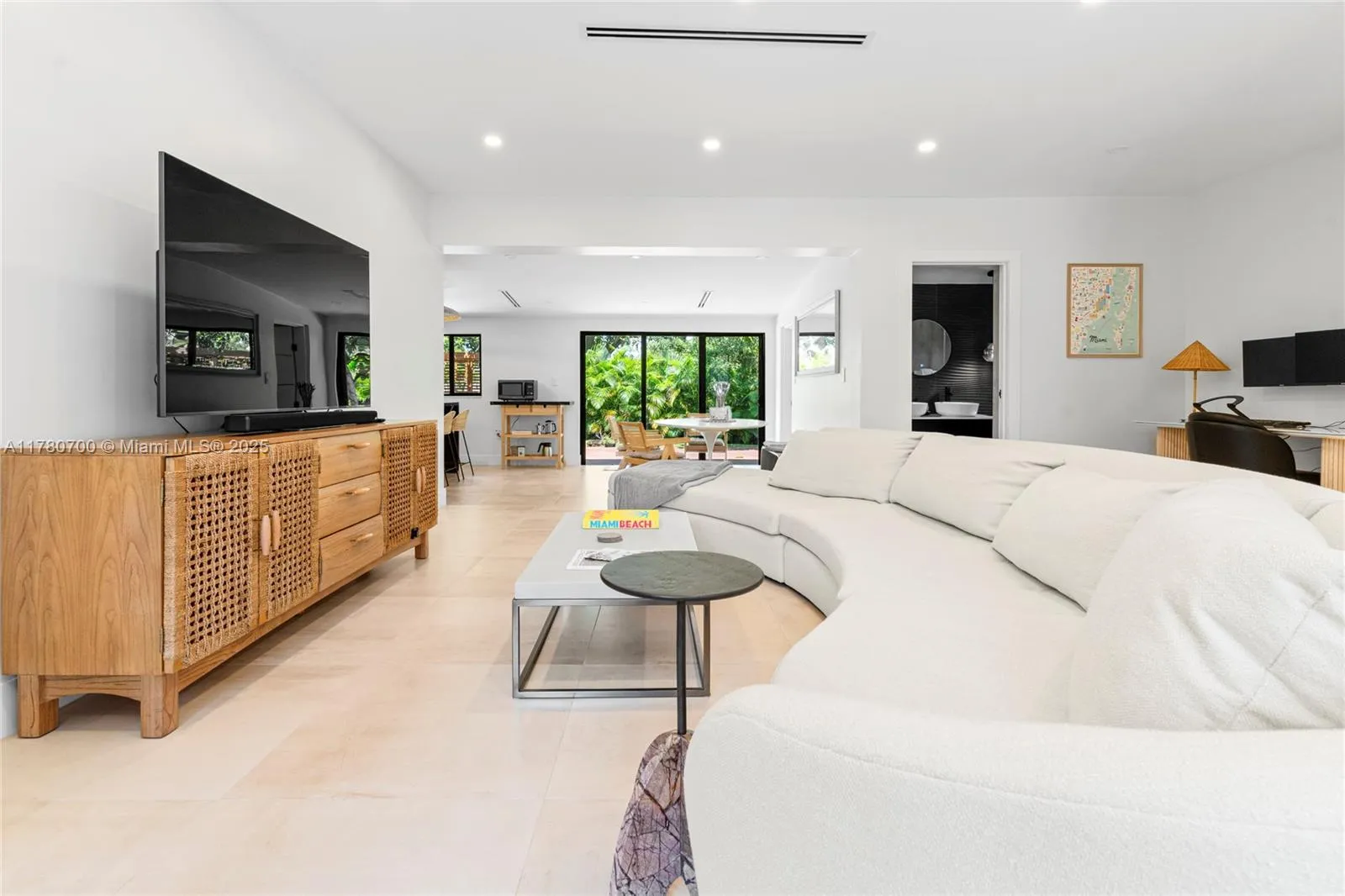 281 Ne 48th Ter, Miami, Florida 33137, Miami, Florida 33137, 2 Bedrooms Bedrooms, ,2 BathroomsBathrooms,Residential Lease,For Rent,281 Ne 48th Ter, Miami, Florida 33137,A11780700