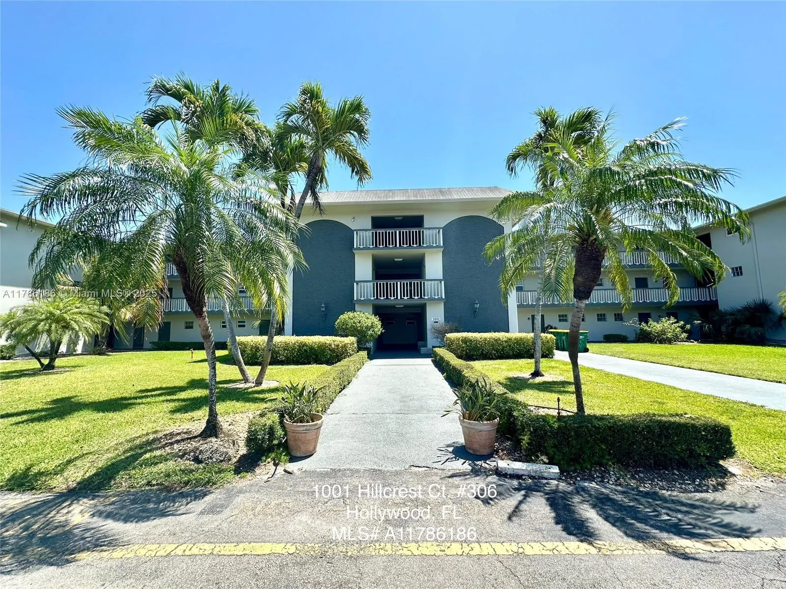 1001 Hillcrest Ct 306, Hollywood, Florida 33021, Hollywood, Florida 33021, 3 Bedrooms Bedrooms, ,3 BathroomsBathrooms,Residential,For Sale,1001 Hillcrest Ct 306, Hollywood, Florida 33021,A11786186
