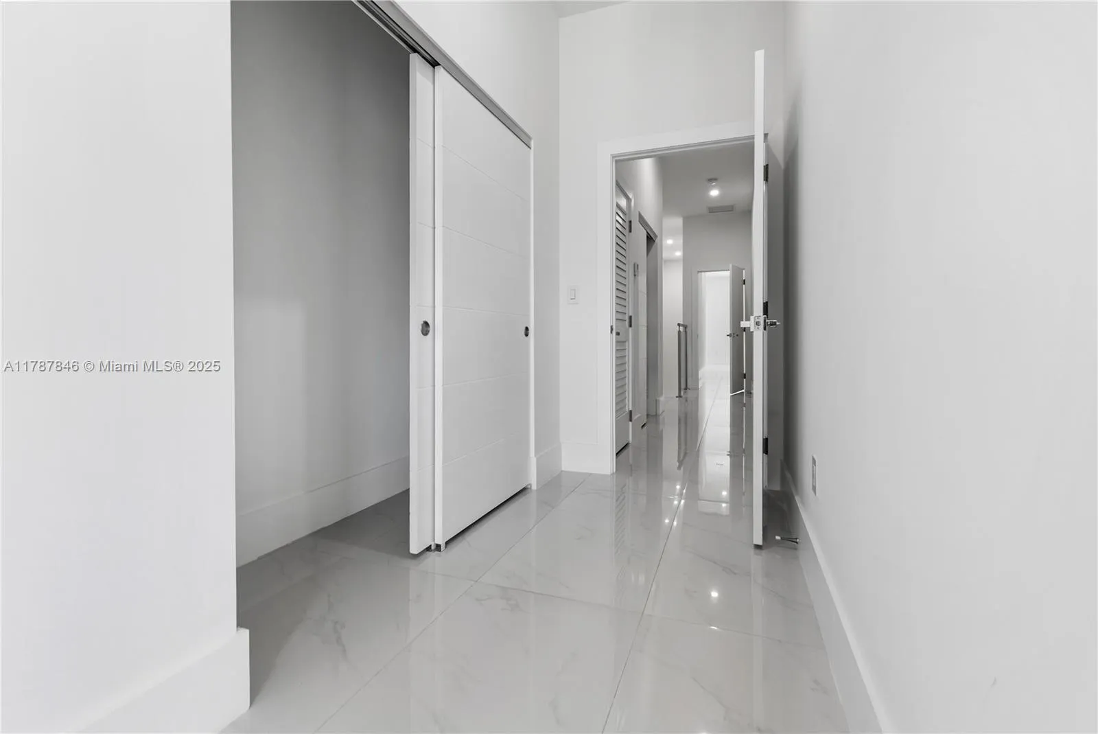 at 3140 Carter St, Miami, FL 33133 Unit For Sale 3 Bedrooms 4 Bathrooms MLS# A11787846 Price $1,349,000 2112