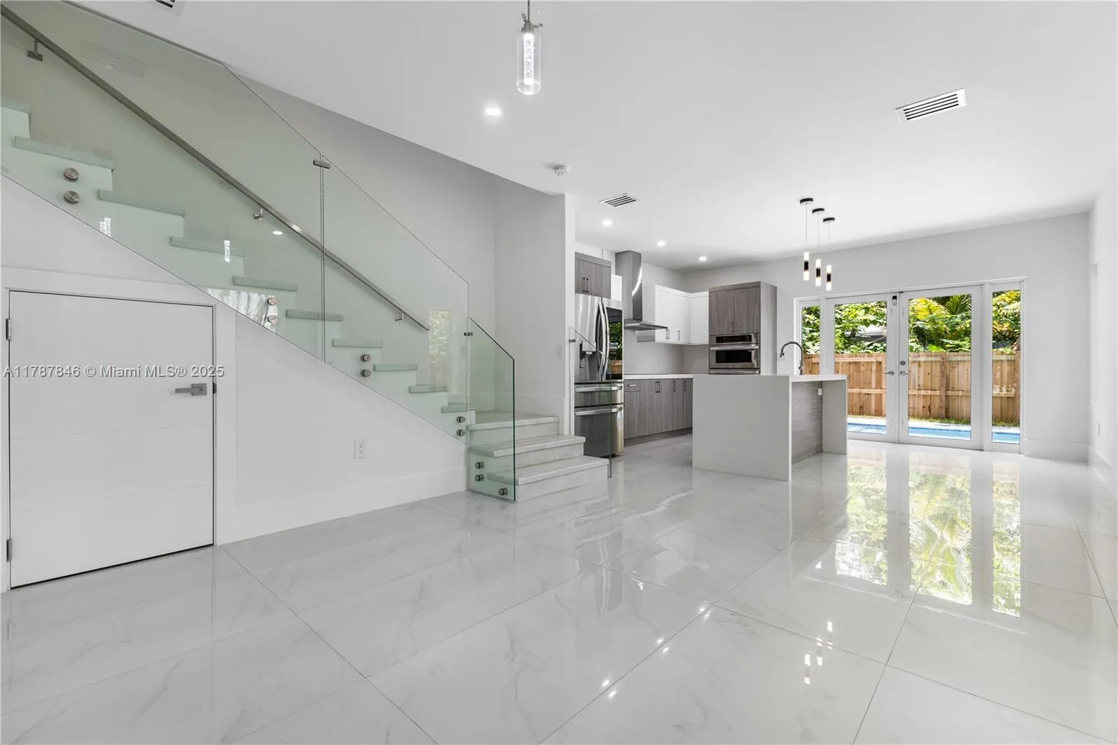at 3140 Carter St, Miami, FL 33133 Unit For Sale 3 Bedrooms 4 Bathrooms MLS# A11787846 Price $1,349,000 2112
