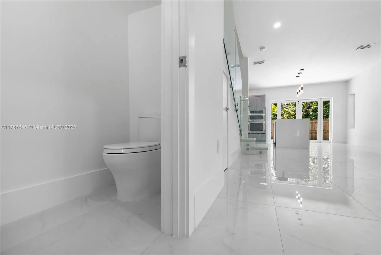 at 3140 Carter St, Miami, FL 33133 Unit For Sale 3 Bedrooms 4 Bathrooms MLS# A11787846 Price $1,349,000 2112