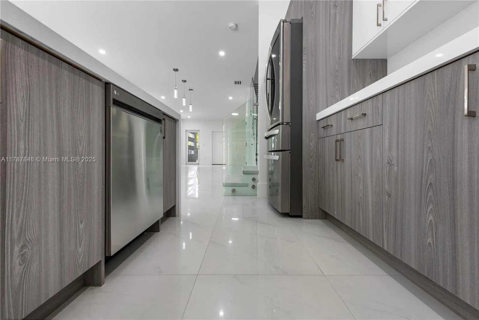 at 3140 Carter St, Miami, FL 33133 Unit For Sale 3 Bedrooms 4 Bathrooms MLS# A11787846 Price $1,349,000 2112