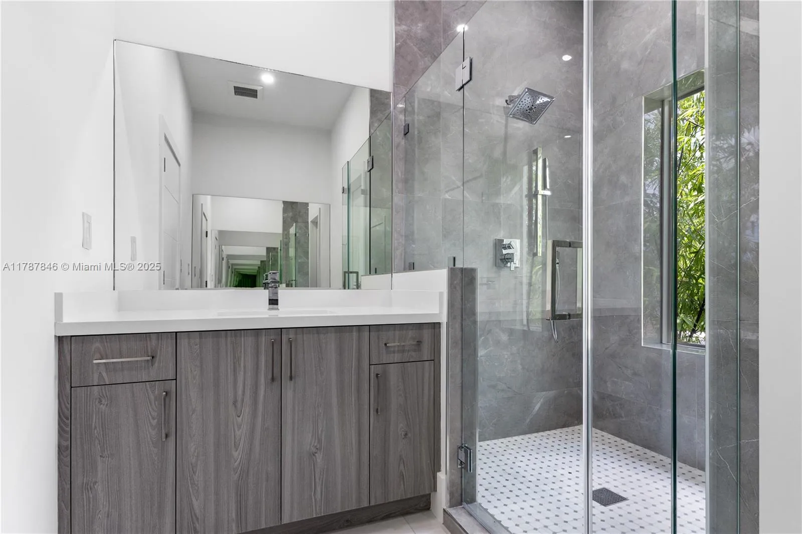 at 3140 Carter St, Miami, FL 33133 Unit For Sale 3 Bedrooms 4 Bathrooms MLS# A11787846 Price $1,349,000 2112