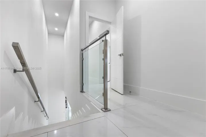 at 3140 Carter St, Miami, FL 33133 Unit For Sale 3 Bedrooms 4 Bathrooms MLS# A11787846 Price $1,349,000 2112