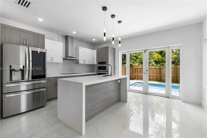at 3140 Carter St, Miami, FL 33133 Unit For Sale 3 Bedrooms 4 Bathrooms MLS# A11787846 Price $1,349,000 2112