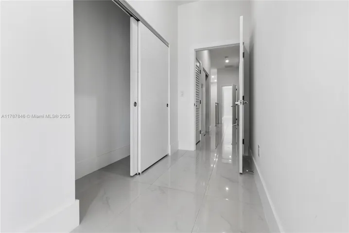 at 3140 Carter St, Miami, FL 33133 Unit For Sale 3 Bedrooms 4 Bathrooms MLS# A11787846 Price $1,349,000 2112