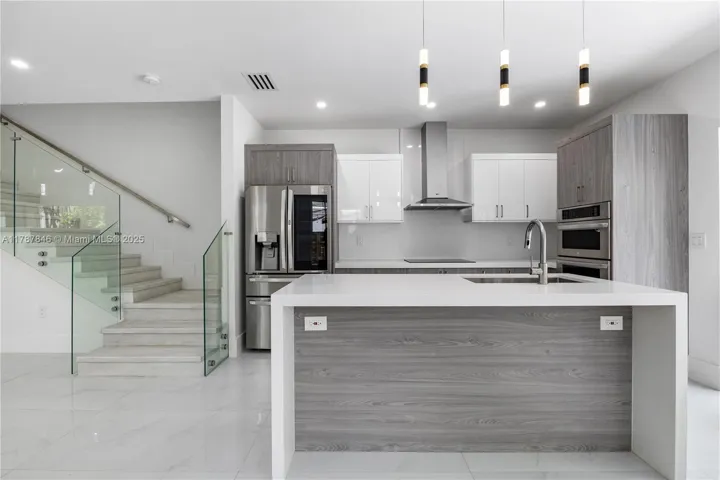 at 3140 Carter St, Miami, FL 33133 Unit For Sale 3 Bedrooms 4 Bathrooms MLS# A11787846 Price $1,349,000 2112