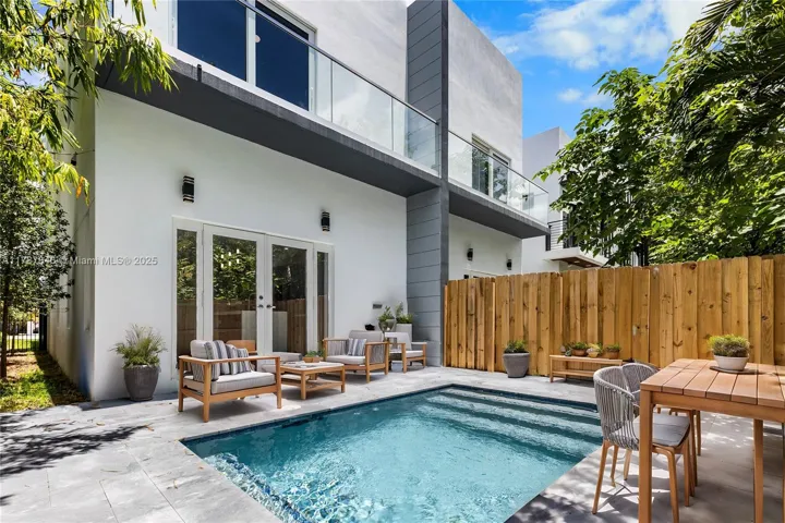 at 3140 Carter St, Miami, FL 33133 Unit For Sale 3 Bedrooms 4 Bathrooms MLS# A11787846 Price $1,349,000 2112
