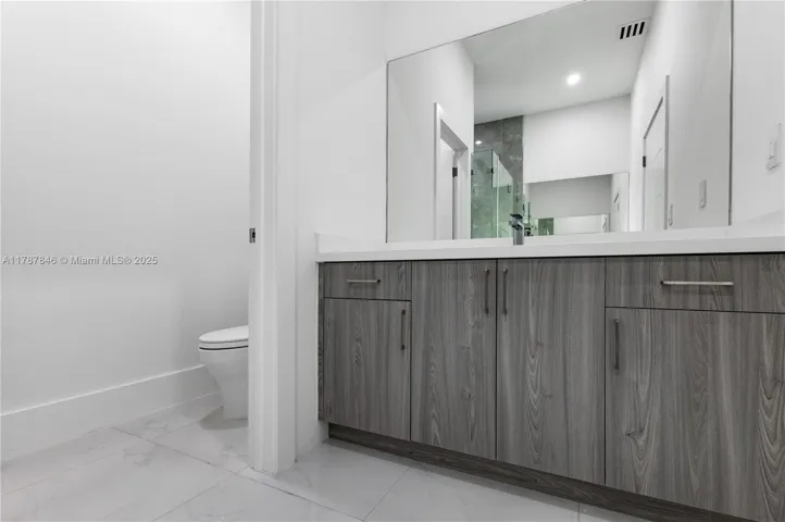 at 3140 Carter St, Miami, FL 33133 Unit For Sale 3 Bedrooms 4 Bathrooms MLS# A11787846 Price $1,349,000 2112