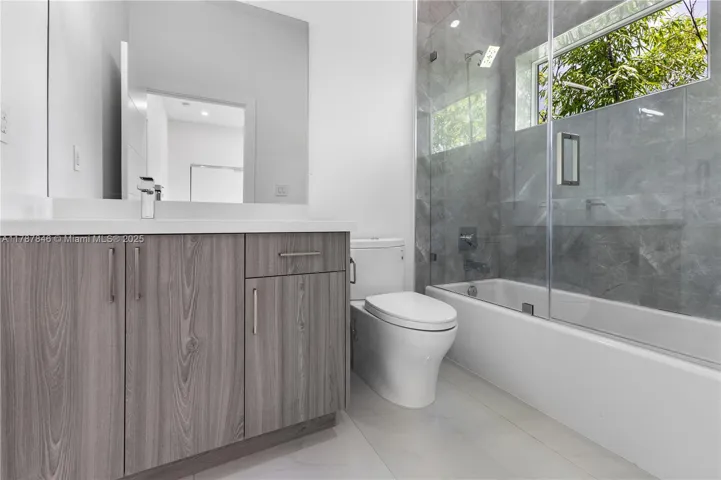 at 3140 Carter St, Miami, FL 33133 Unit For Sale 3 Bedrooms 4 Bathrooms MLS# A11787846 Price $1,349,000 2112