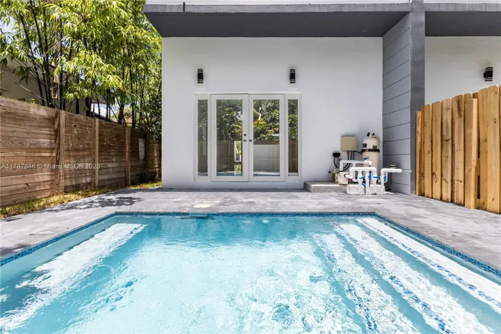 at 3140 Carter St, Miami, FL 33133 Unit For Sale 3 Bedrooms 4 Bathrooms MLS# A11787846 Price $1,349,000 2112