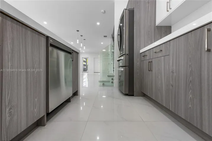 at 3140 Carter St, Miami, FL 33133 Unit For Sale 3 Bedrooms 4 Bathrooms MLS# A11787846 Price $1,349,000 2112