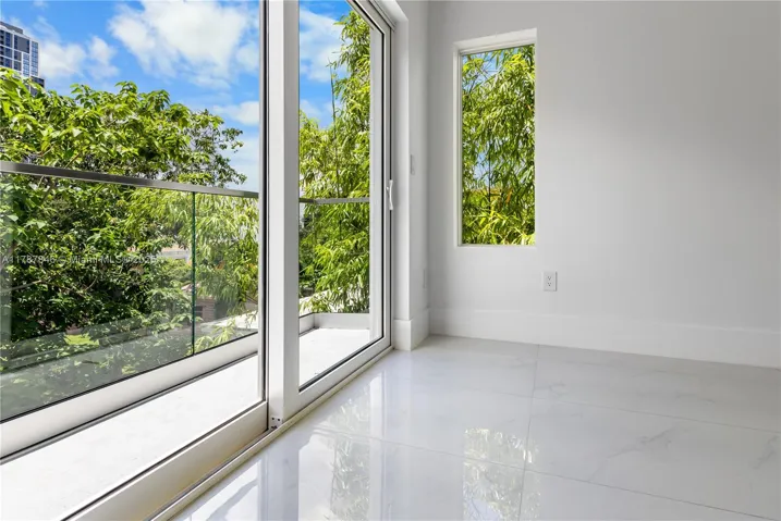 at 3140 Carter St, Miami, FL 33133 Unit For Sale 3 Bedrooms 4 Bathrooms MLS# A11787846 Price $1,349,000 2112