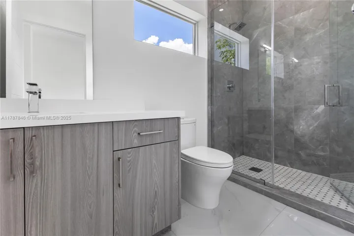 at 3140 Carter St, Miami, FL 33133 Unit For Sale 3 Bedrooms 4 Bathrooms MLS# A11787846 Price $1,349,000 2112