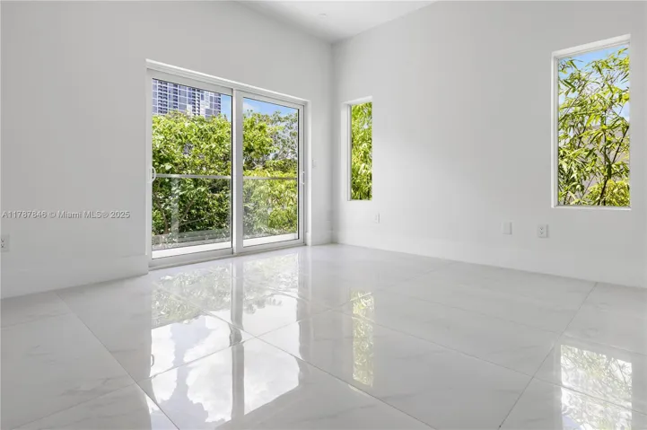 at 3140 Carter St, Miami, FL 33133 Unit For Sale 3 Bedrooms 4 Bathrooms MLS# A11787846 Price $1,349,000 2112