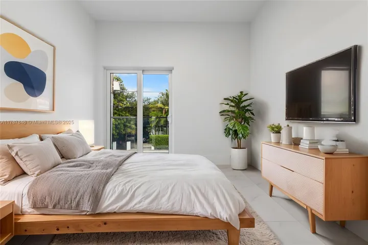 at 3140 Carter St, Miami, FL 33133 Unit For Sale 3 Bedrooms 4 Bathrooms MLS# A11787846 Price $1,349,000 2112