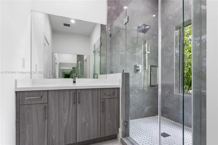 at 3140 Carter St, Miami, FL 33133 Unit For Sale 3 Bedrooms 4 Bathrooms MLS# A11787846 Price $1,349,000 2112
