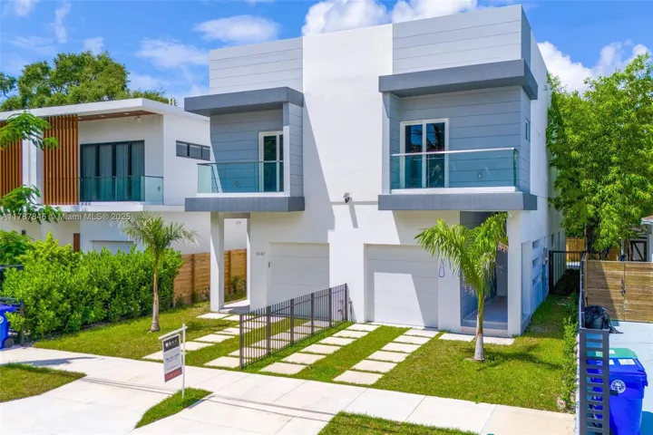 at 3140 Carter St, Miami, FL 33133 Unit For Sale 3 Bedrooms 4 Bathrooms MLS# A11787846 Price $1,349,000 2112