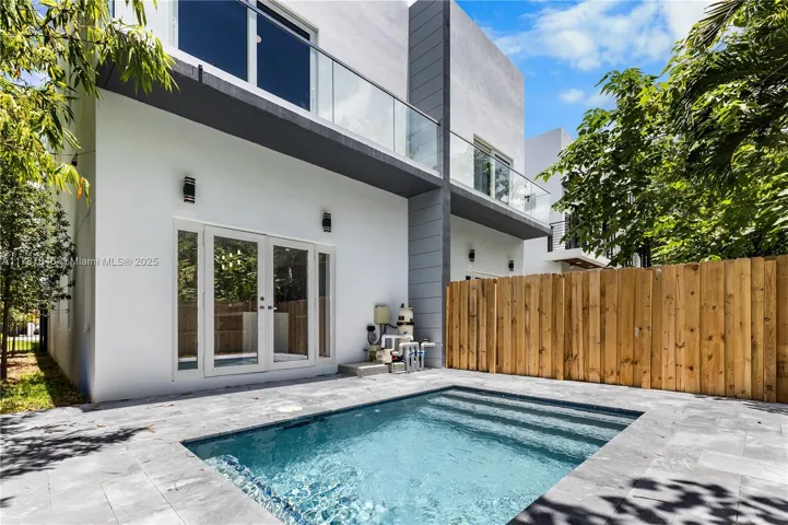 at 3140 Carter St, Miami, FL 33133 Unit For Sale 3 Bedrooms 4 Bathrooms MLS# A11787846 Price $1,349,000 2112