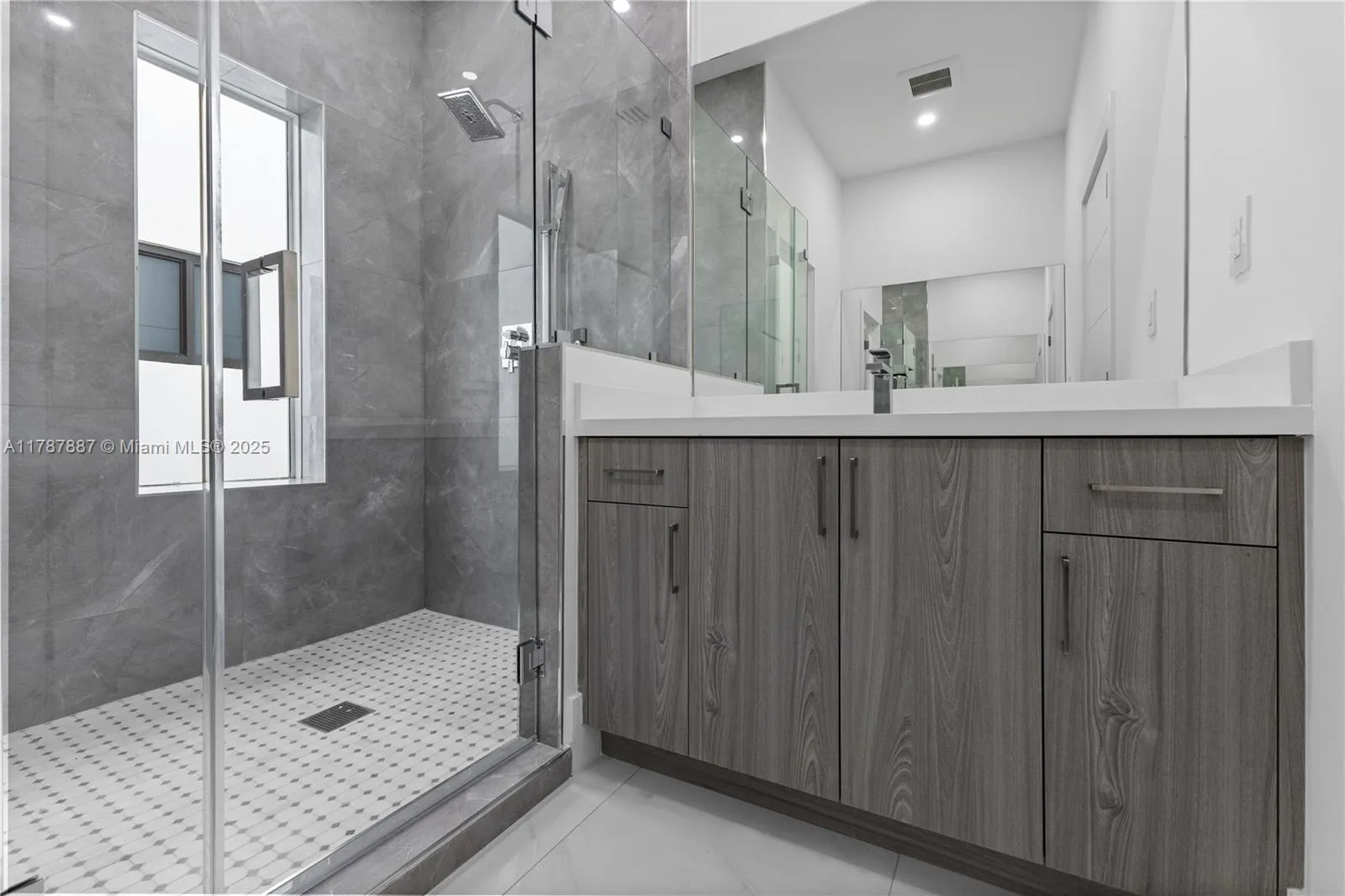 at 3142 Carter St, Miami, FL 33133 Unit For Sale 3 Bedrooms 4 Bathrooms MLS# A11787887 Price $1,349,000 2112