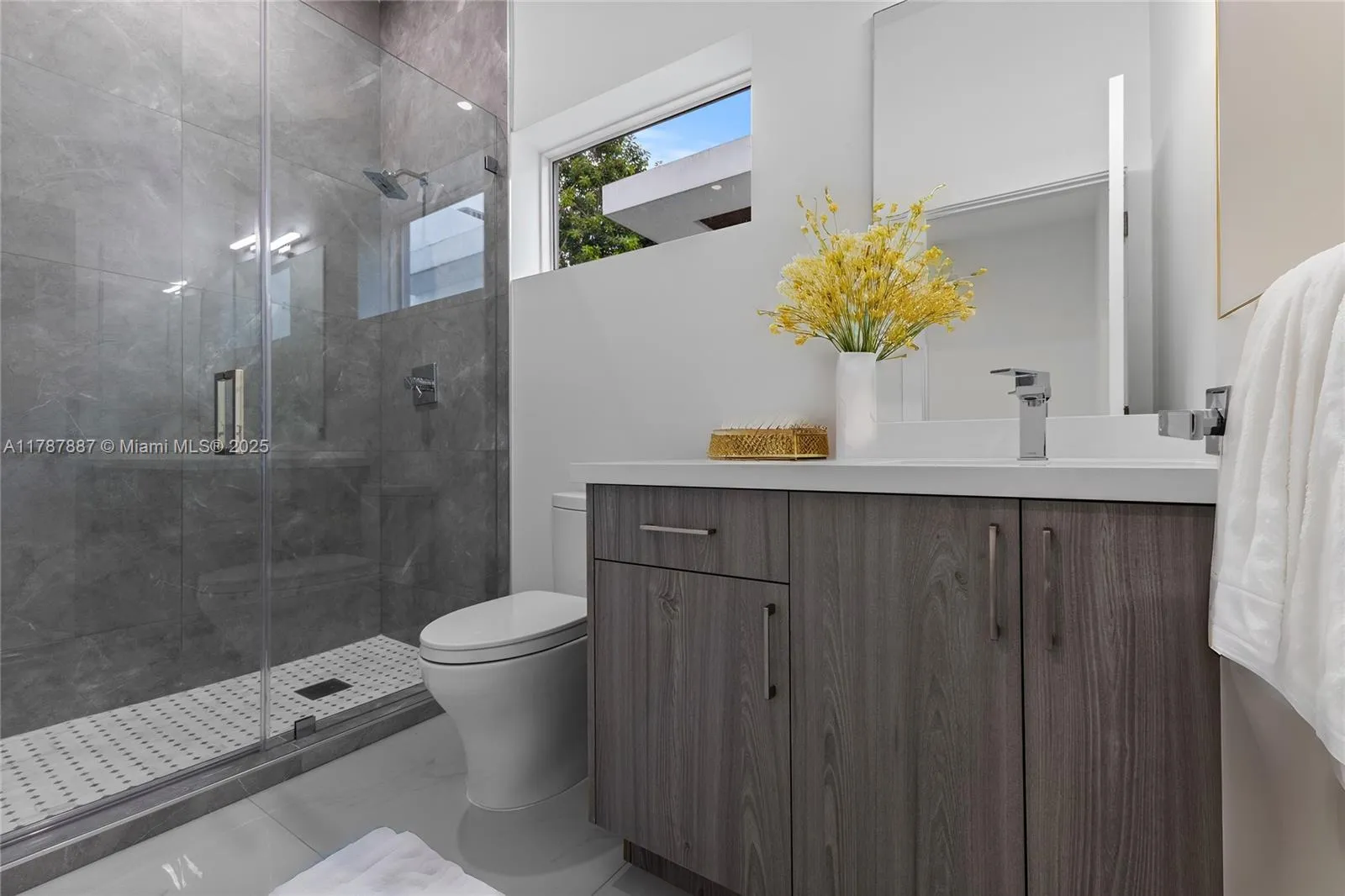 at 3142 Carter St, Miami, FL 33133 Unit For Sale 3 Bedrooms 4 Bathrooms MLS# A11787887 Price $1,349,000 2112