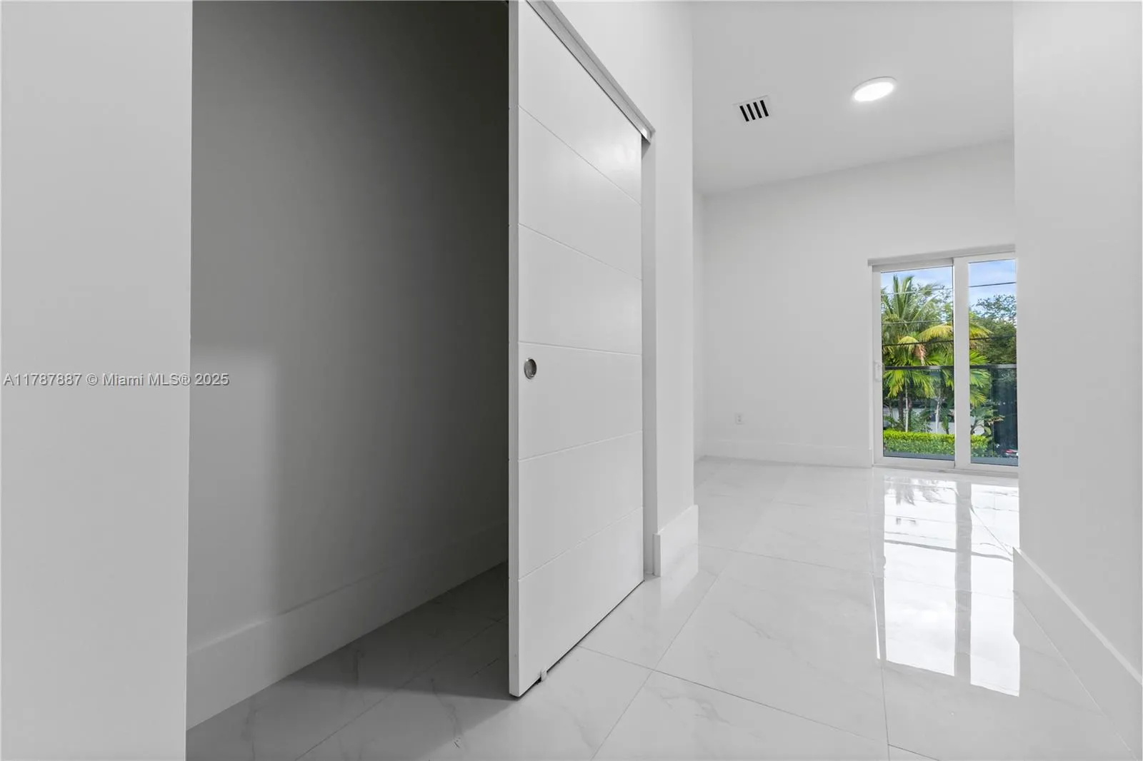 at 3142 Carter St, Miami, FL 33133 Unit For Sale 3 Bedrooms 4 Bathrooms MLS# A11787887 Price $1,349,000 2112