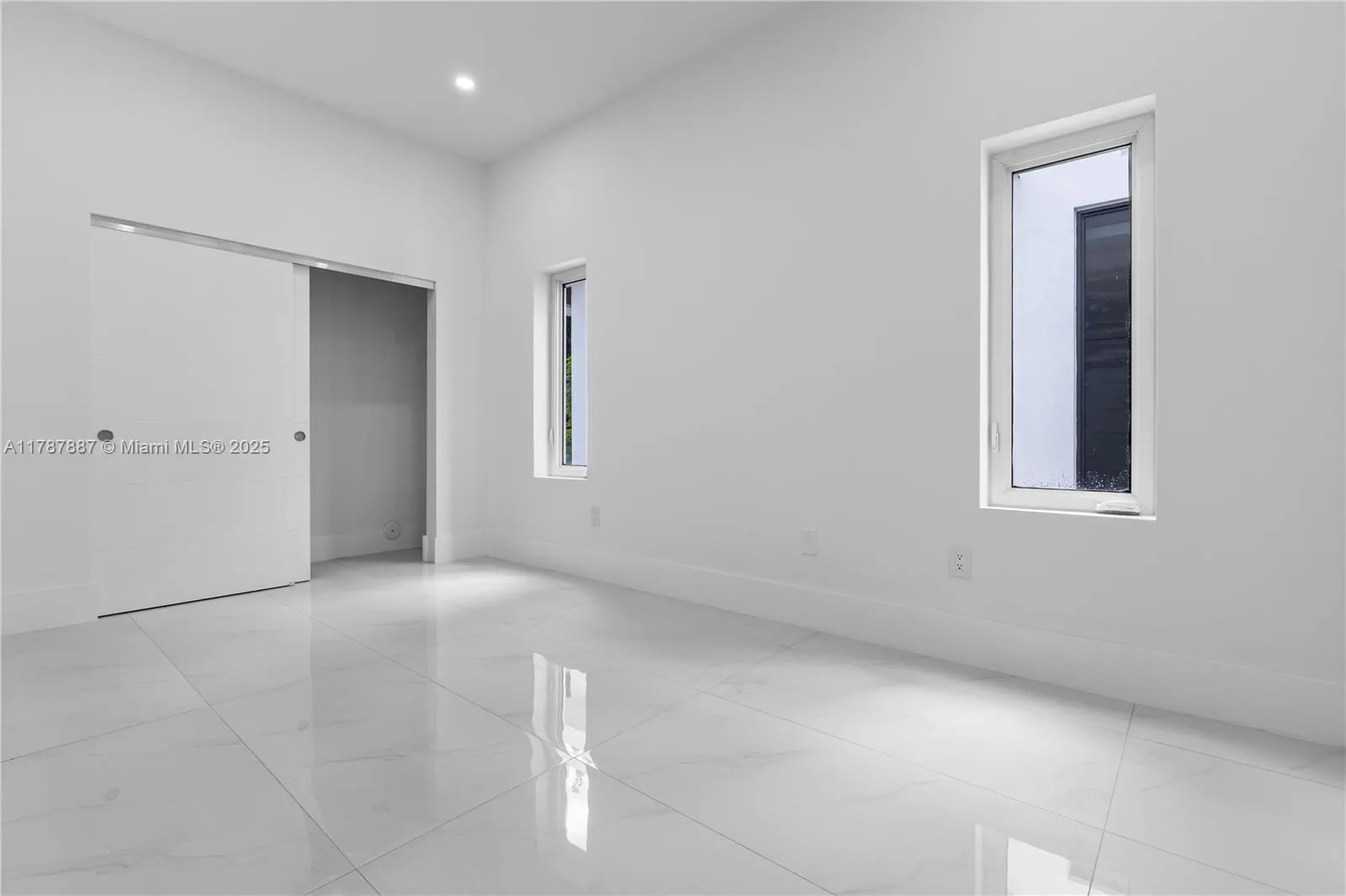 at 3142 Carter St, Miami, FL 33133 Unit For Sale 3 Bedrooms 4 Bathrooms MLS# A11787887 Price $1,349,000 2112