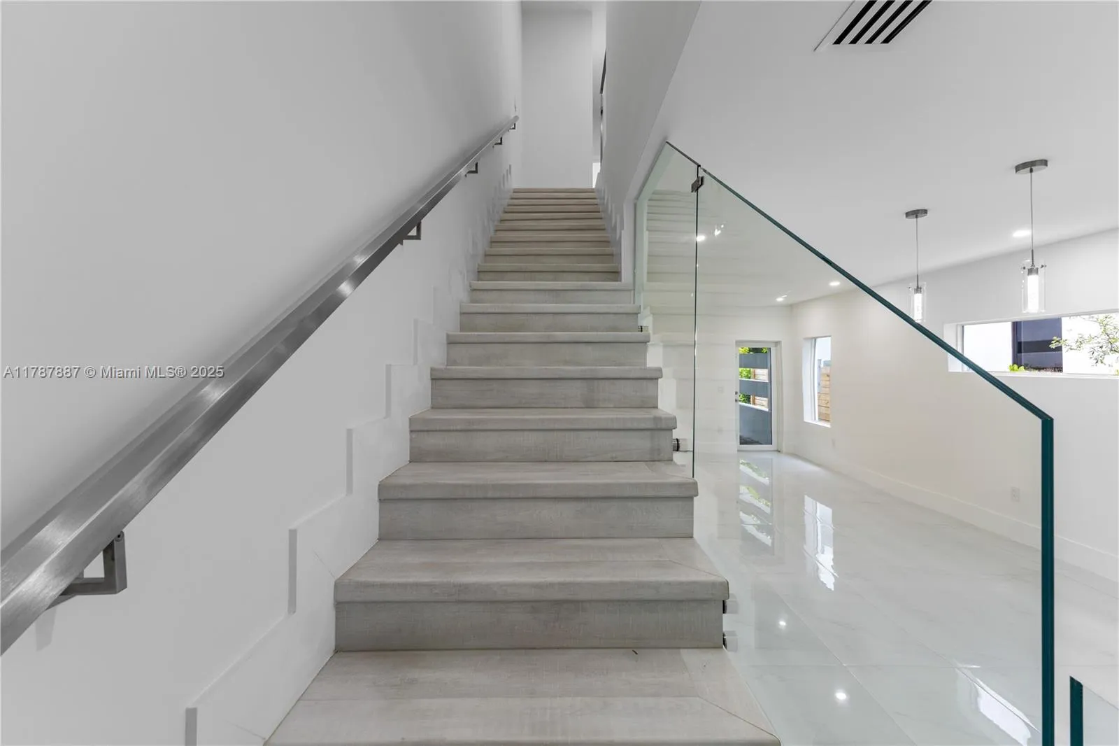 at 3142 Carter St, Miami, FL 33133 Unit For Sale 3 Bedrooms 4 Bathrooms MLS# A11787887 Price $1,349,000 2112