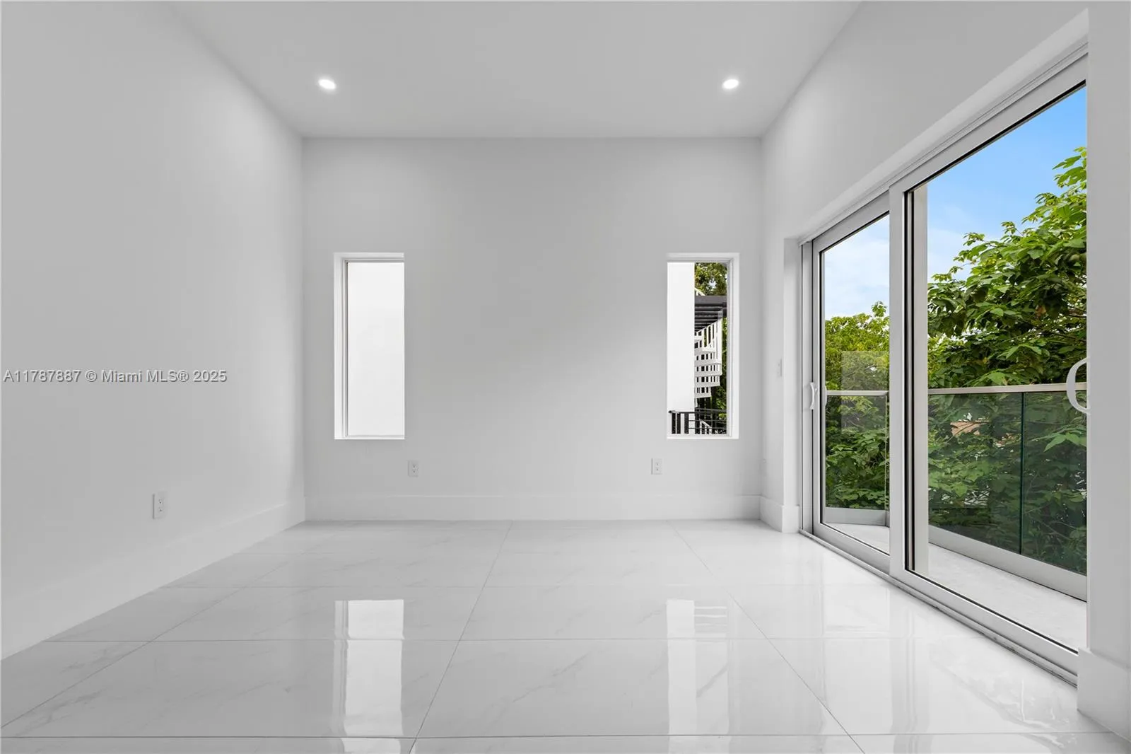 at 3142 Carter St, Miami, FL 33133 Unit For Sale 3 Bedrooms 4 Bathrooms MLS# A11787887 Price $1,349,000 2112