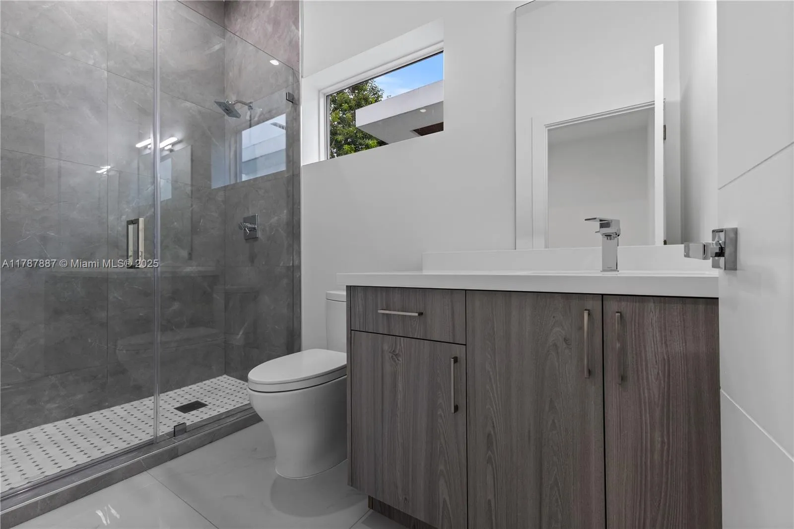 at 3142 Carter St, Miami, FL 33133 Unit For Sale 3 Bedrooms 4 Bathrooms MLS# A11787887 Price $1,349,000 2112