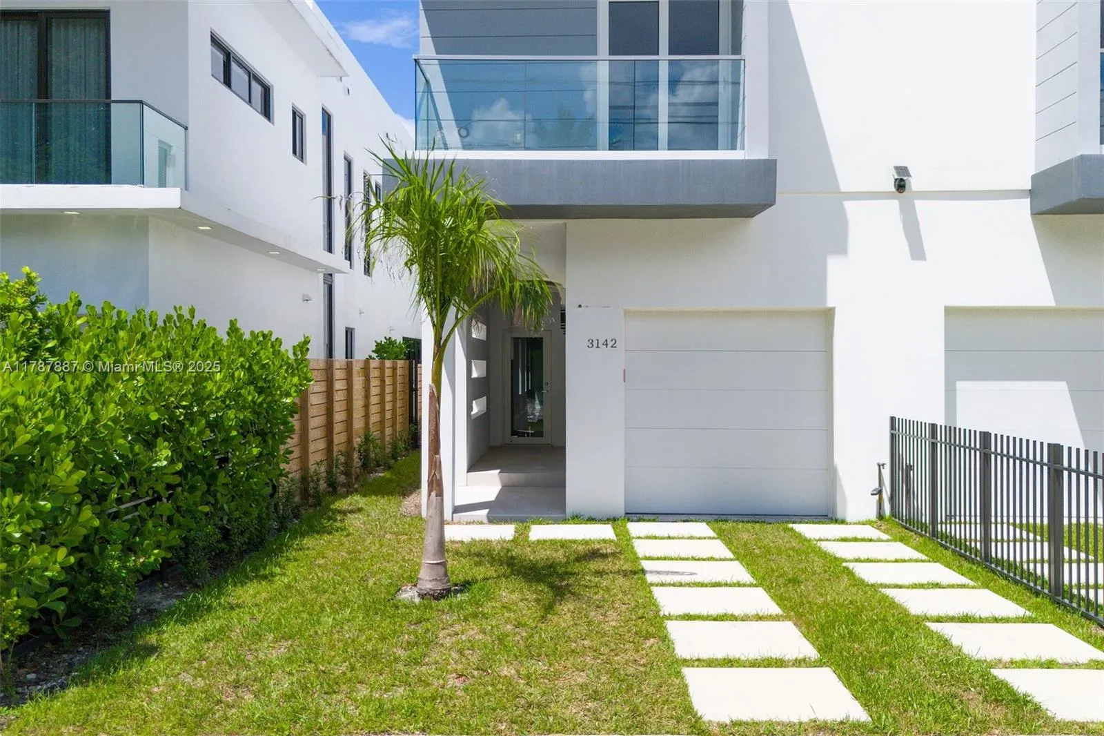 at 3142 Carter St, Miami, FL 33133 Unit For Sale 3 Bedrooms 4 Bathrooms MLS# A11787887 Price $1,349,000 2112