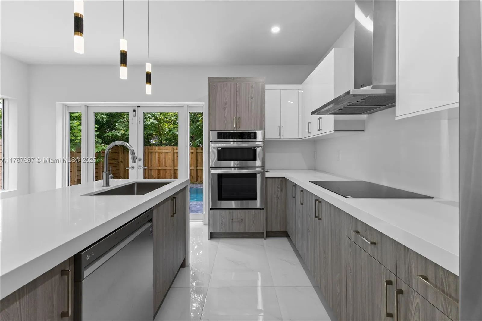 at 3142 Carter St, Miami, FL 33133 Unit For Sale 3 Bedrooms 4 Bathrooms MLS# A11787887 Price $1,349,000 2112