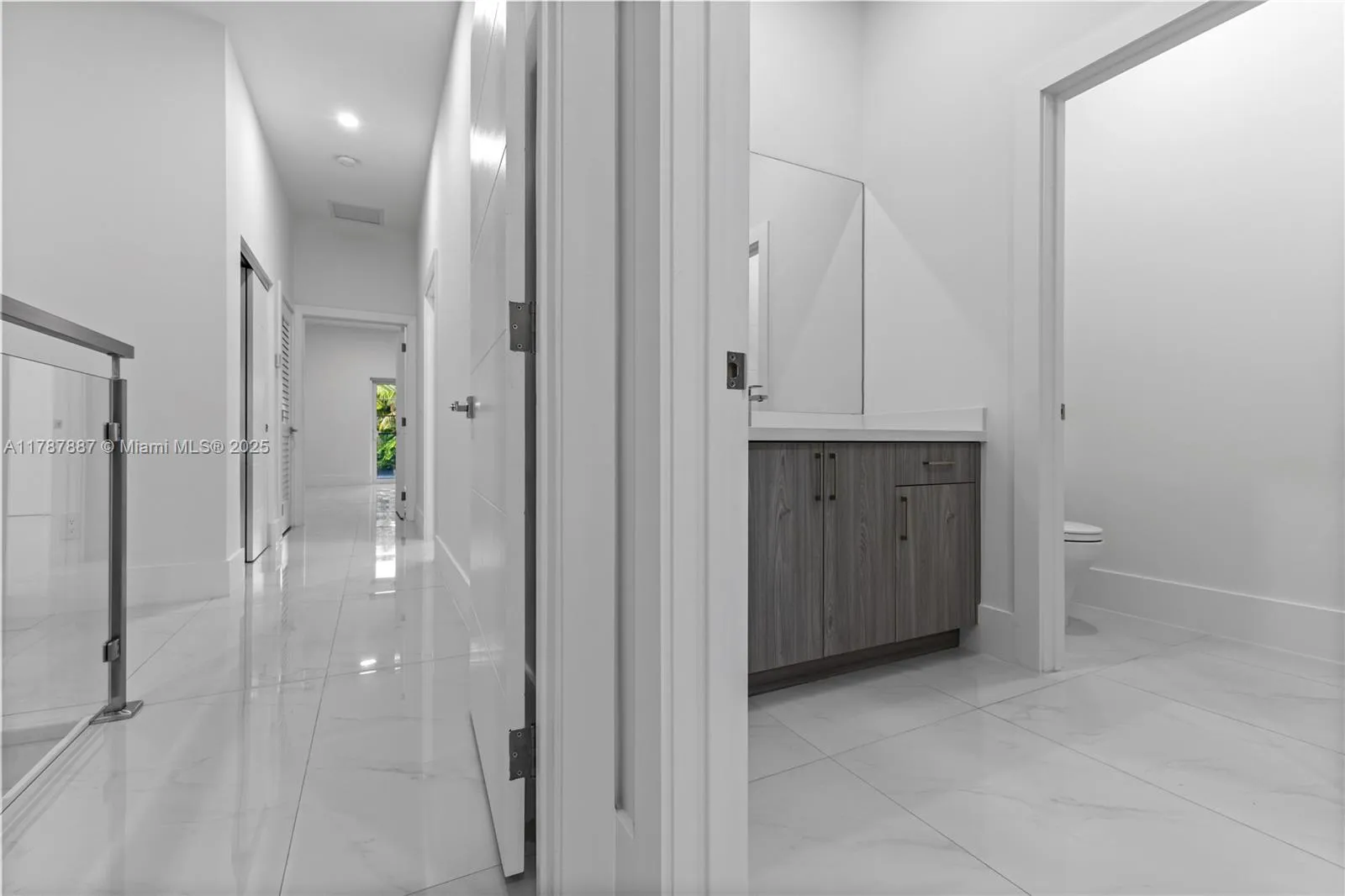 at 3142 Carter St, Miami, FL 33133 Unit For Sale 3 Bedrooms 4 Bathrooms MLS# A11787887 Price $1,349,000 2112