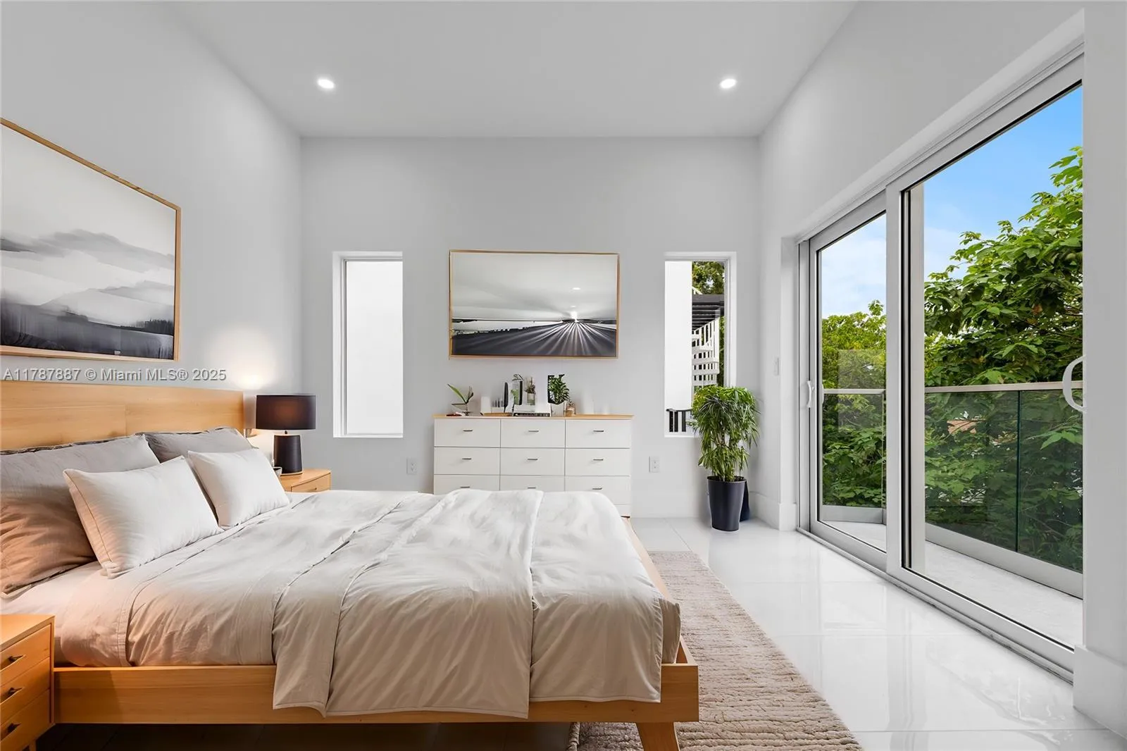 at 3142 Carter St, Miami, FL 33133 Unit For Sale 3 Bedrooms 4 Bathrooms MLS# A11787887 Price $1,349,000 2112