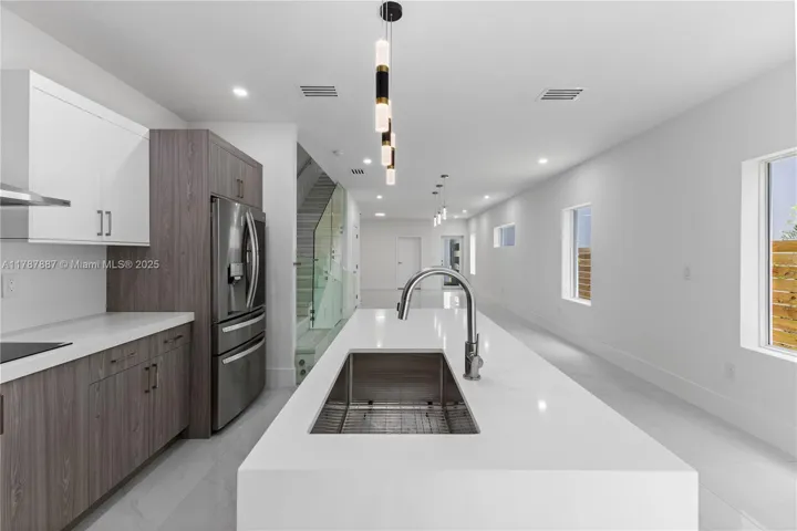 at 3142 Carter St, Miami, FL 33133 Unit For Sale 3 Bedrooms 4 Bathrooms MLS# A11787887 Price $1,349,000 2112