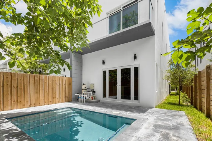 at 3142 Carter St, Miami, FL 33133 Unit For Sale 3 Bedrooms 4 Bathrooms MLS# A11787887 Price $1,349,000 2112
