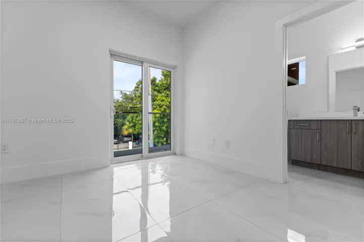 at 3142 Carter St, Miami, FL 33133 Unit For Sale 3 Bedrooms 4 Bathrooms MLS# A11787887 Price $1,349,000 2112