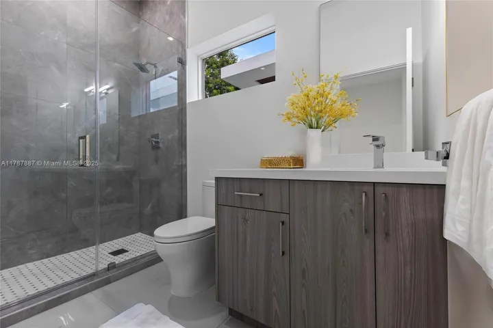 at 3142 Carter St, Miami, FL 33133 Unit For Sale 3 Bedrooms 4 Bathrooms MLS# A11787887 Price $1,349,000 2112