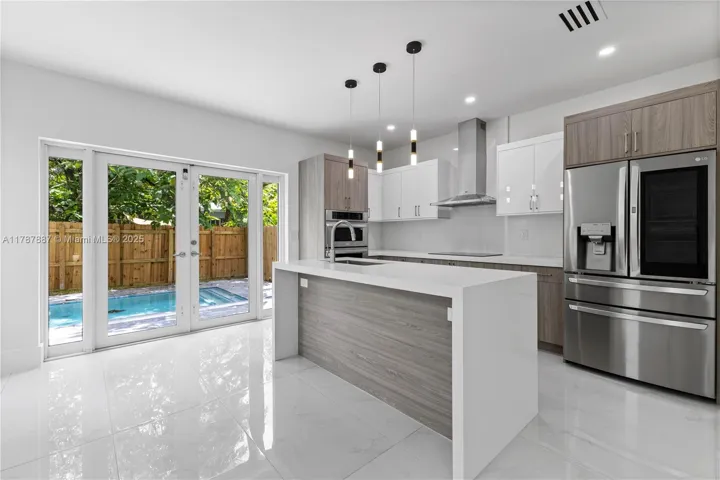 at 3142 Carter St, Miami, FL 33133 Unit For Sale 3 Bedrooms 4 Bathrooms MLS# A11787887 Price $1,349,000 2112
