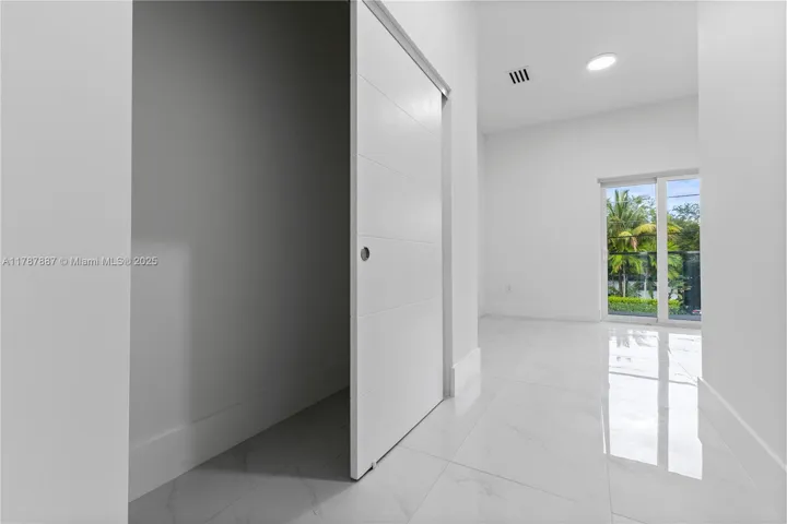 at 3142 Carter St, Miami, FL 33133 Unit For Sale 3 Bedrooms 4 Bathrooms MLS# A11787887 Price $1,349,000 2112