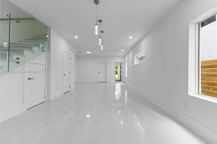 at 3142 Carter St, Miami, FL 33133 Unit For Sale 3 Bedrooms 4 Bathrooms MLS# A11787887 Price $1,349,000 2112