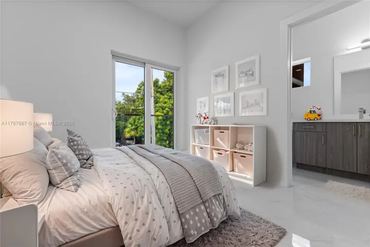 at 3142 Carter St, Miami, FL 33133 Unit For Sale 3 Bedrooms 4 Bathrooms MLS# A11787887 Price $1,349,000 2112