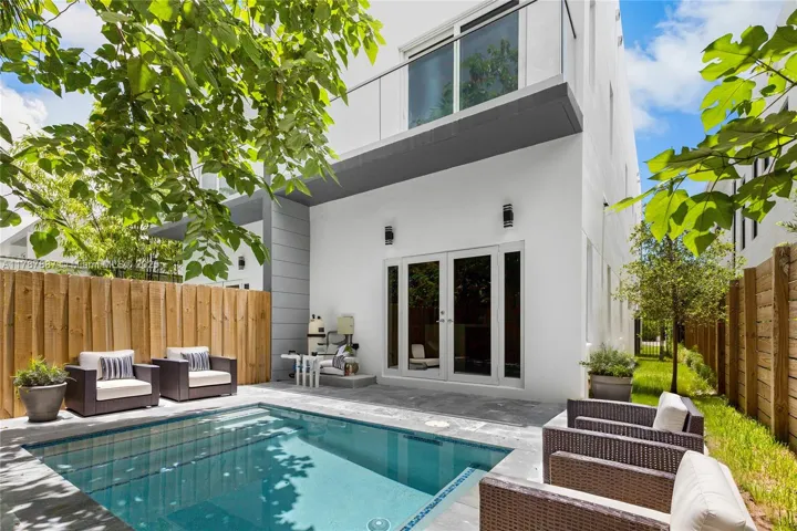 at 3142 Carter St, Miami, FL 33133 Unit For Sale 3 Bedrooms 4 Bathrooms MLS# A11787887 Price $1,349,000 2112