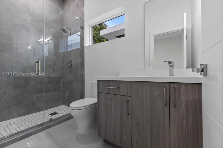 at 3142 Carter St, Miami, FL 33133 Unit For Sale 3 Bedrooms 4 Bathrooms MLS# A11787887 Price $1,349,000 2112