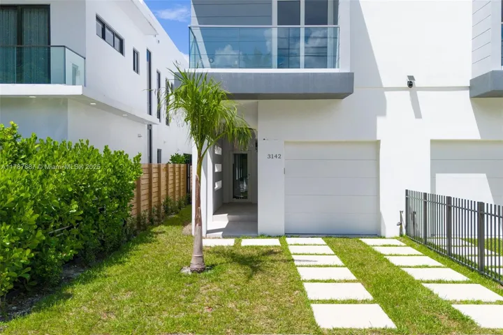 at 3142 Carter St, Miami, FL 33133 Unit For Sale 3 Bedrooms 4 Bathrooms MLS# A11787887 Price $1,349,000 2112