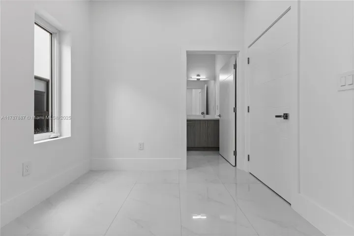 at 3142 Carter St, Miami, FL 33133 Unit For Sale 3 Bedrooms 4 Bathrooms MLS# A11787887 Price $1,349,000 2112