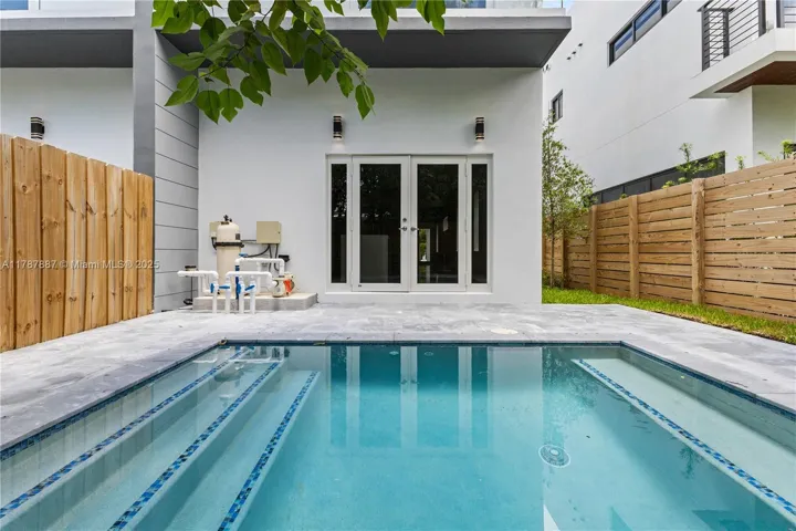 at 3142 Carter St, Miami, FL 33133 Unit For Sale 3 Bedrooms 4 Bathrooms MLS# A11787887 Price $1,349,000 2112