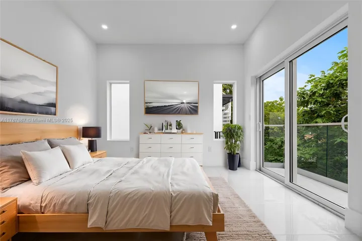 at 3142 Carter St, Miami, FL 33133 Unit For Sale 3 Bedrooms 4 Bathrooms MLS# A11787887 Price $1,349,000 2112
