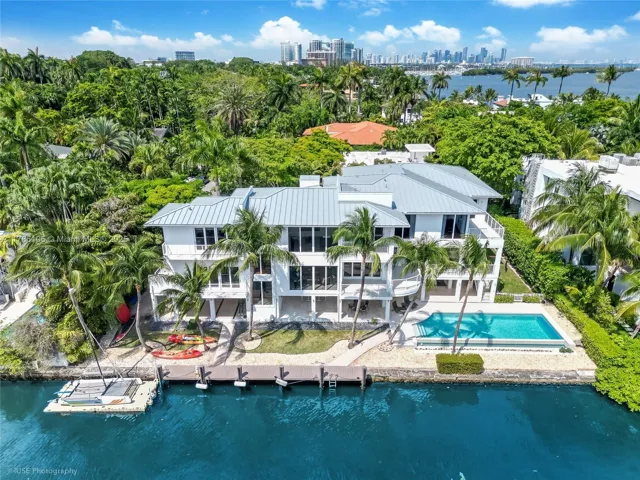 at 3835 Carole Ct, Miami, FL 33133 Unit For Sale 6 Bedrooms 8 Bathrooms MLS# A11786105 Price $19,950,000 9561