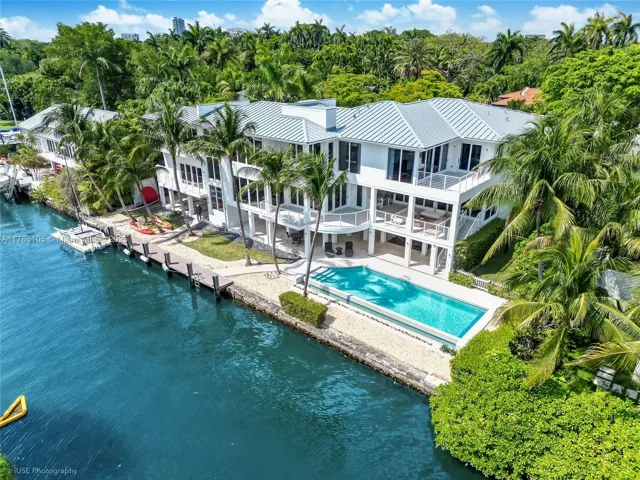 at 3835 Carole Ct, Miami, FL 33133 Unit For Sale 6 Bedrooms 8 Bathrooms MLS# A11786105 Price $19,950,000 9561